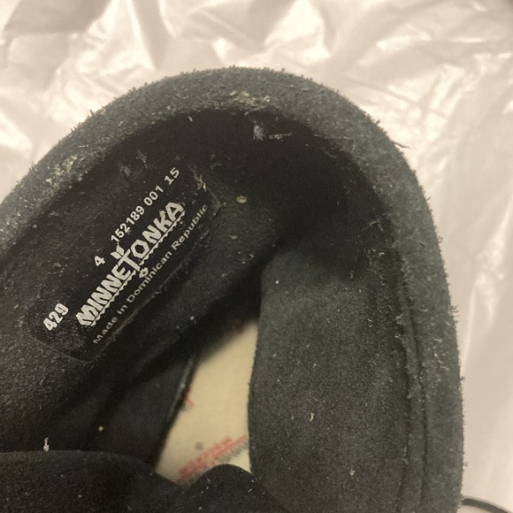 Minnetonka Women’s Mocassin boots - size 4 - Picture 9 of 11